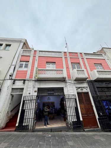 Hostal HUAROS