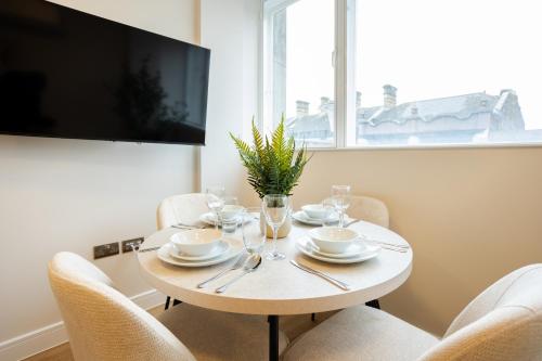 Stunning Apartments with Castle Views - Air Conditioning - Fast Wifi - Saint David's Centre