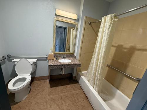 Budget Host Inn Stafford - Houston - image 9