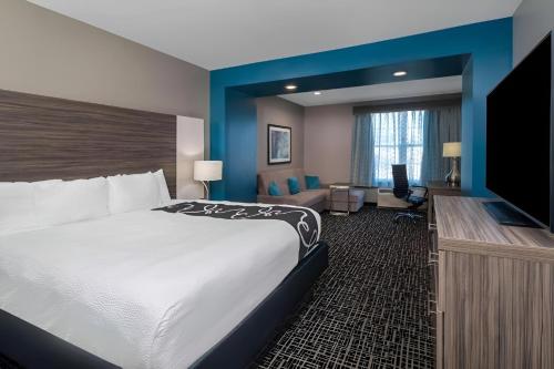 福賽斯溫德姆拉昆塔套房酒店 (La Quinta Inn & Suites by Wyndham Forsyth) in 福賽斯