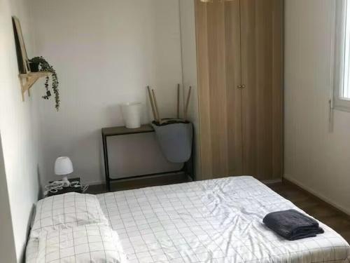 Private Room - Shared Apartment Mérignac Tram A-V1-3 (Private Room - Shared Apartment Merignac Tram A-V1-3) in 梅里尼亞克