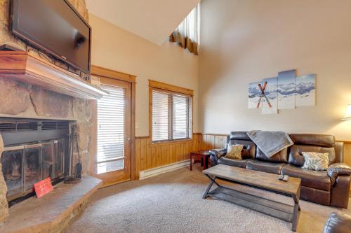 The Inn at Silver Creek Resort Retreat with Balcony! in Granby, USA