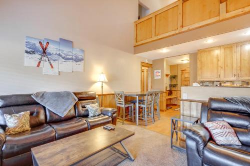 The Inn at Silver Creek Resort Retreat with Balcony! in Granby, USA