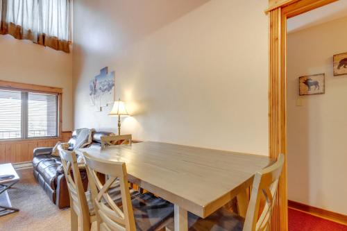 The Inn at Silver Creek Resort Retreat with Balcony! in Granby, USA