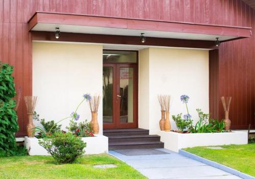 Exterior view of Villa del Rio Express
