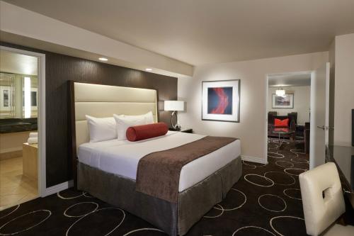 Sunset Station Hotel & Casino Room Type - Luxury Suite, 1 King Bed