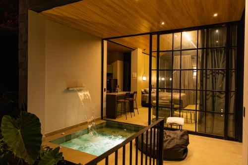 Selvva suites cabaña de lujo romántica con jacuzzi (Selvva suites cabana de lujo romantica con jacuzzi) in La Ceja