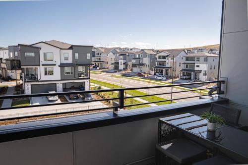 Erkély/terasz, Brand New, Cozy & Modern Condo - Dogs Welcome in Lone Tree (CO)