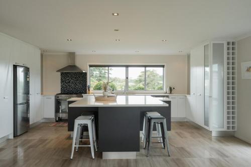 ห้องครัว, The Wine Country Retreat by Homello in คูเมอ
