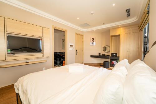Suite, executive