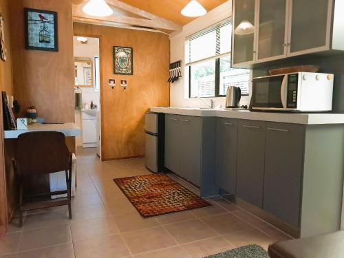 Kitchen, Manukorihi Sweet Guesthouse in Waitara