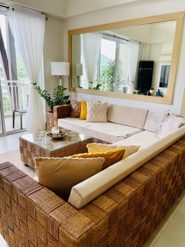 3BD/3BA Penthouse - Tropical Oasis in Pico de Loro - Tap to explore photos