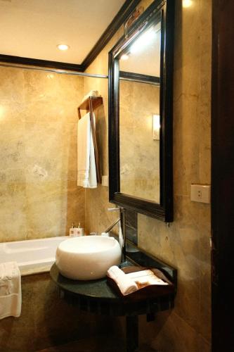 room detail thumbnail 2