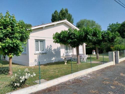 Maison à Eymet avec Jardin et Parking Privé - FR-1-616-546 (Maison a Eymet avec Jardin et Parking Prive - FR-1-616-546) in Eymet