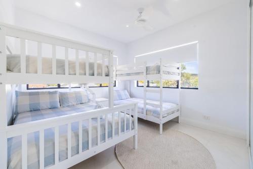 57 Tomaree Road Complex - House and Cabana with Pool Linen Air-con Wi-fi Boat Parking - image 2