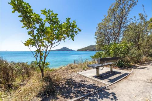 57 Tomaree Road Complex - House and Cabana with Pool Linen Air-con Wi-fi Boat Parking - image 5