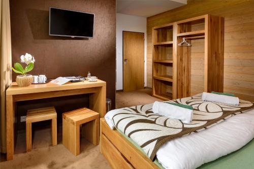  Double Room with 2 Extra Beds