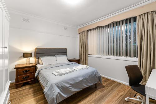 Gorgeous 3BR 1.5Bath AC in Every BR ｜ brick house in Oakleigh