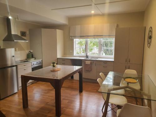 virtuve, Ngawha Springs Cottage in Kaikohe