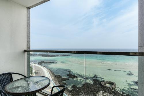 Balcony/terrace, Hamdeok Beach Stay Jeju in Jeju