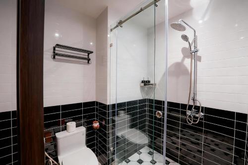 Suite, city view