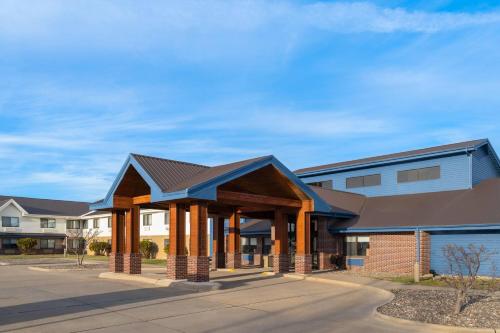 AmericInn by Wyndham Muscatine - main image
