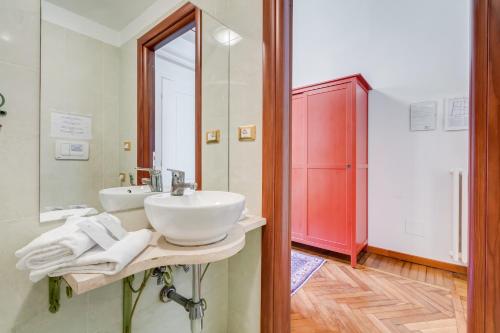 Affreschi Su Roma Luxury Bb In Italy - 