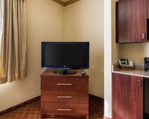 Comfort Suites near NASA - Clear Lake - image 10