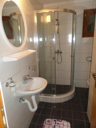 Guesthouse Titi Mostar - image 11