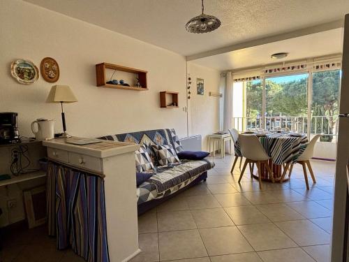 Appartement 2 pièces cabine dans résidence avec piscine 4 couchages AR070-D209