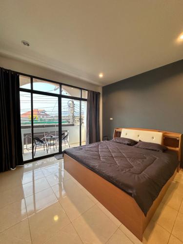 White Corner - image 4