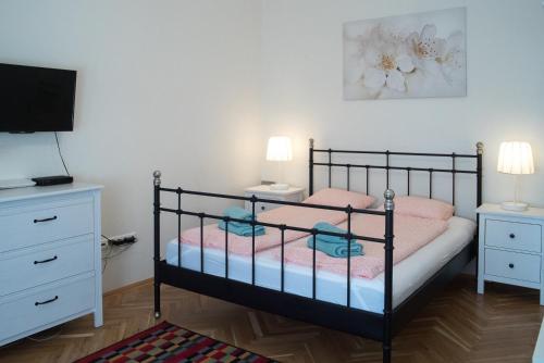 Friendly home in the center - image 7