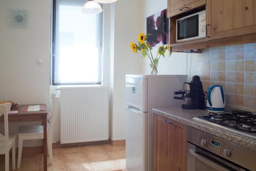 Friendly home in the center - image 10