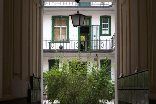 Friendly home in the center - image 13