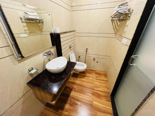 room detail thumbnail 2