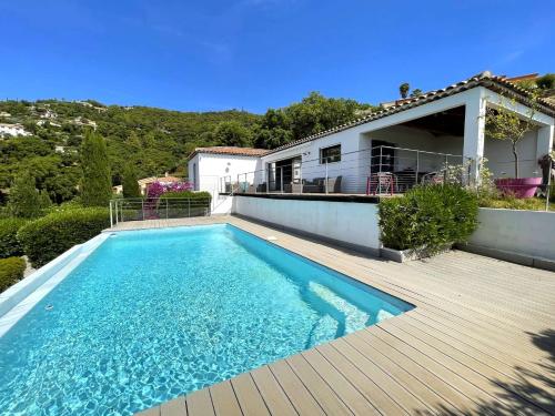 Villa PASSEREAUX avec piscine et vue mer pour 8 personnes au cœur du Domaine de Valcros