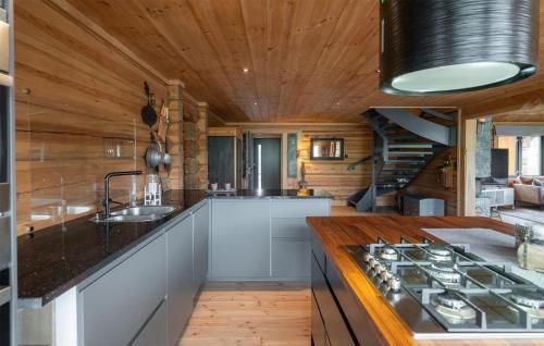 virtuve, 4 Bedroom Amazing Home In Tuddal in Tuddal