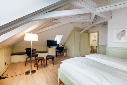 room detail thumbnail 1