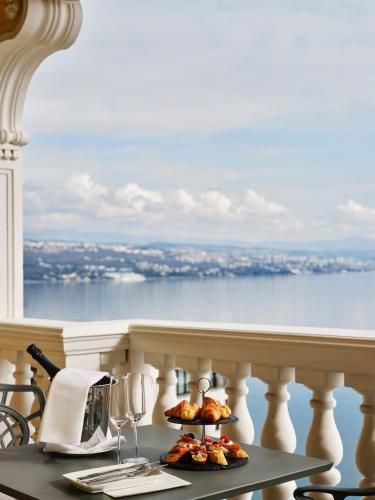 Bližnja okolica, Hotel Continental in Opatija