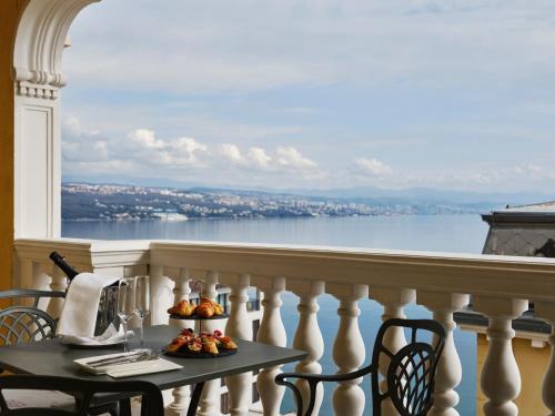 Bližnja okolica, Hotel Continental in Opatija