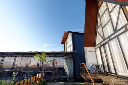 Фасада на хотела, DIENG CERIA RESORT in Sumberejo