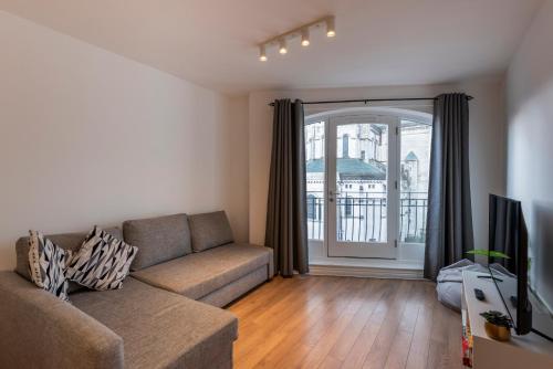 Cathedral Views 2BR Central Belfast Sleeps 6