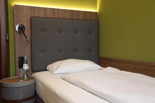 The Ascot Hotel - image 14