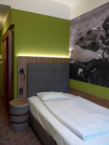 Standard Single Room image 4