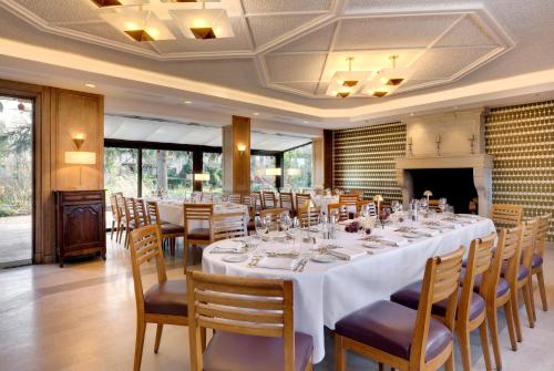 Банкетний зал, Cazaudehore La Forestiere Hotel in Saint-Germain-en-Laye