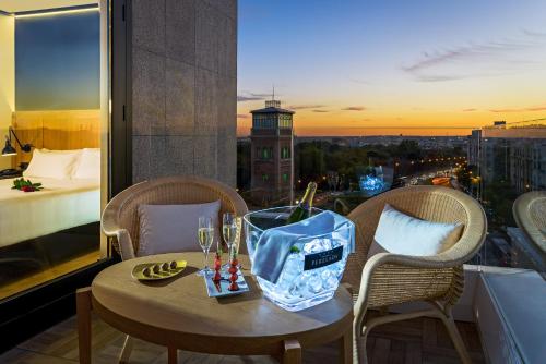 H10 Puerta de Alcalá - image 6