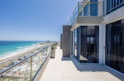 Spacious apartment with a stunning sea view terrace - image 7