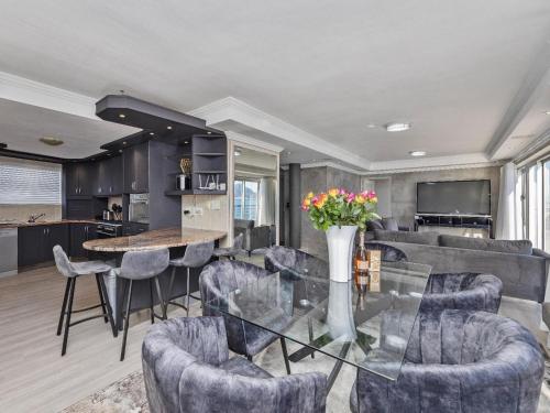 Ocean view penthouse with terrace - image 10