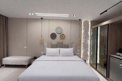 Pyramids Height Luxury Wing - image 5