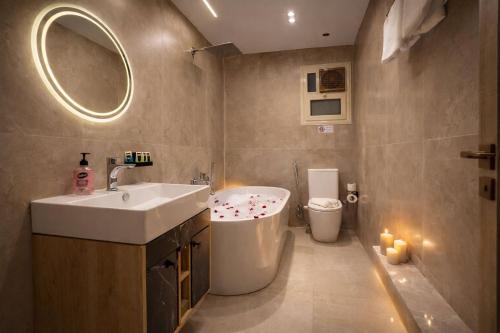 Pyramids Height Luxury Wing - image 3